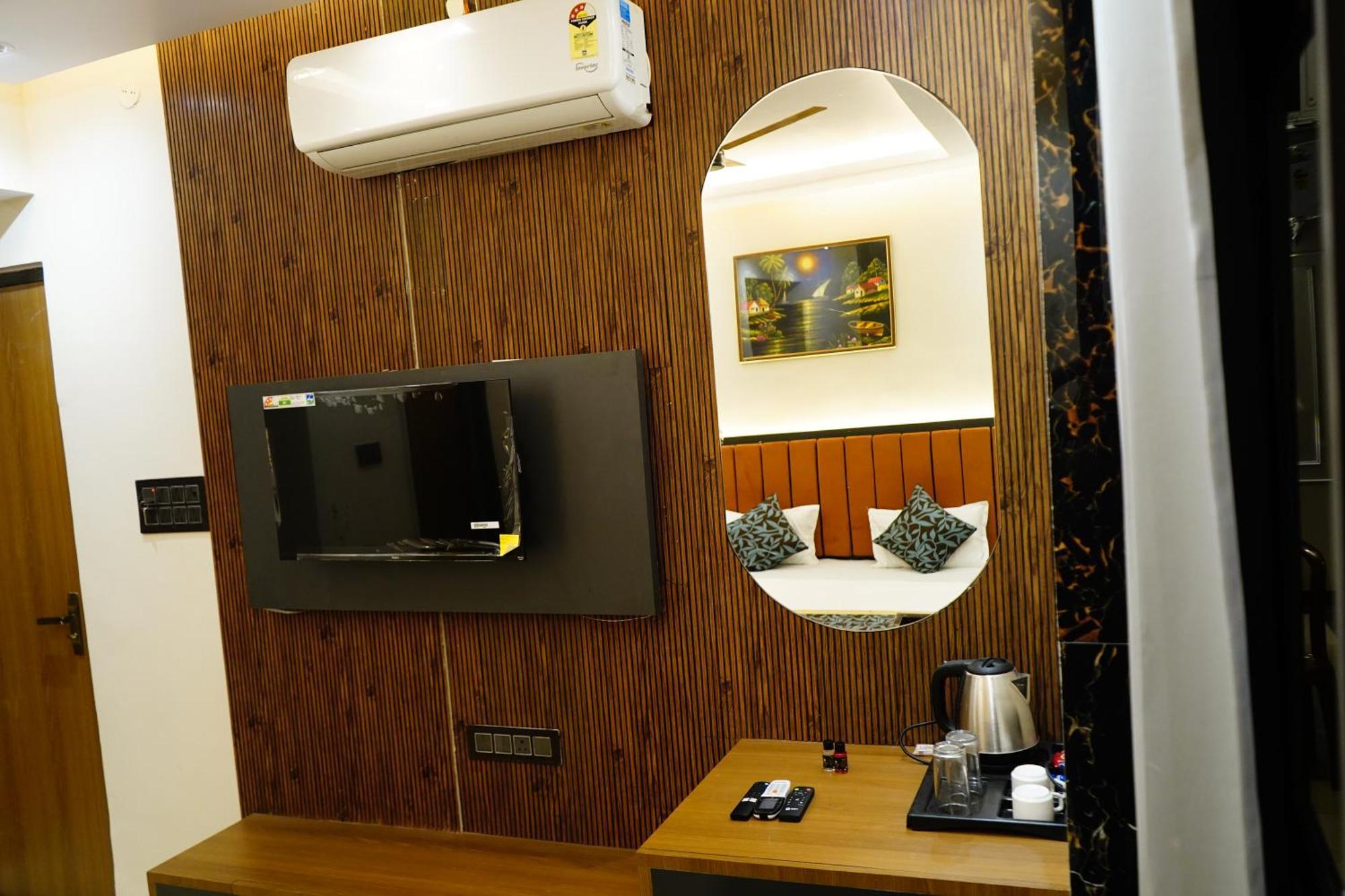 Hotel Shakuntla Palace - 400 Meters Away From Vishnu Pad Temple 7 Mins Walk Gaya Exterior photo