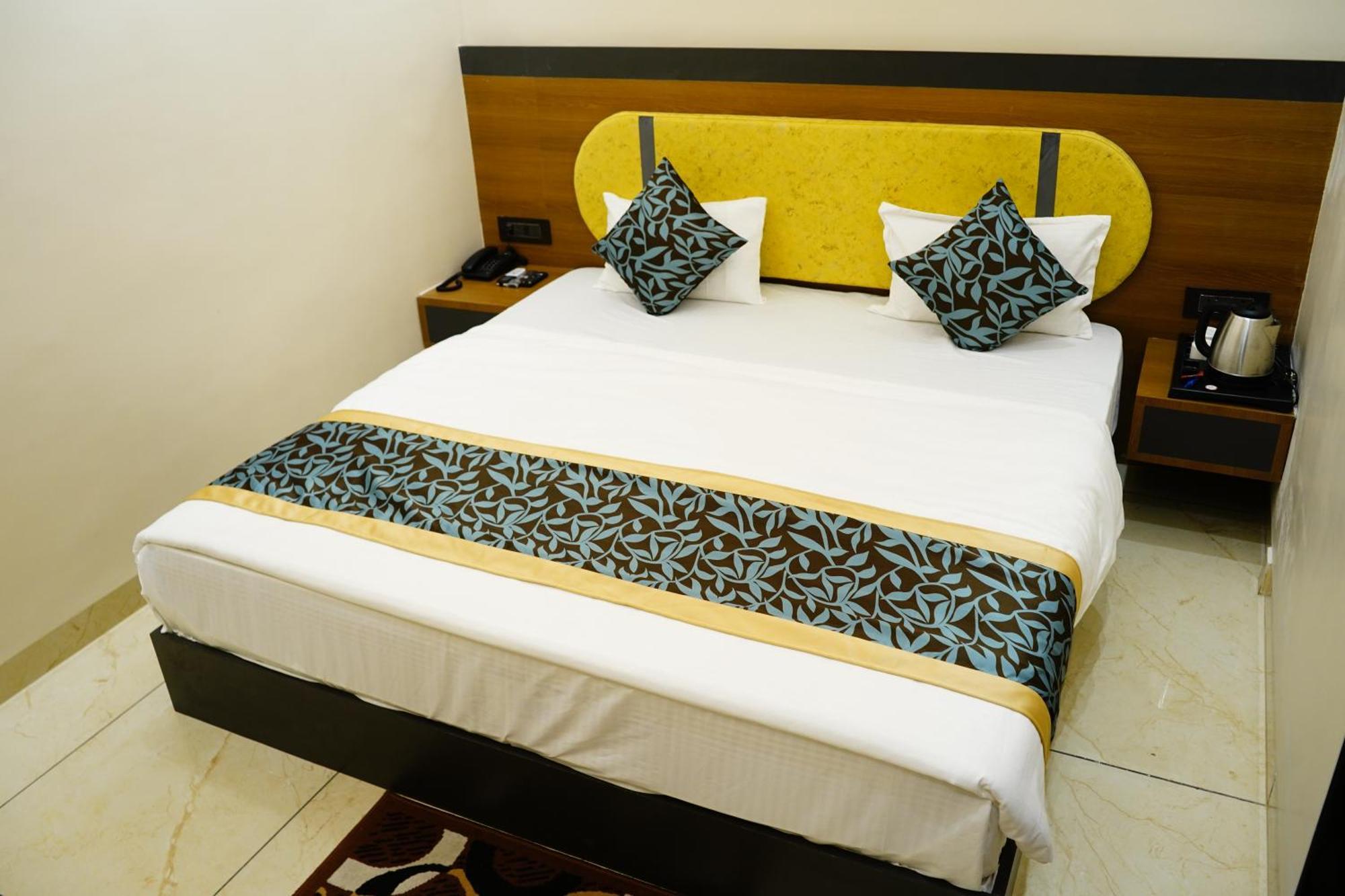 Hotel Shakuntla Palace - 400 Meters Away From Vishnu Pad Temple 7 Mins Walk Gaya Exterior photo